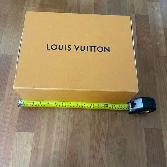 Empty box - Picture 2 of 5